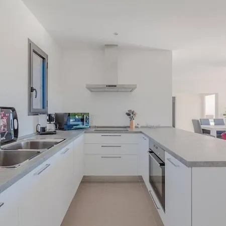Villa de 4 chambres avec piscine privee jardin et wifi a Porto Vecchio a 6 km de la plage Villa *