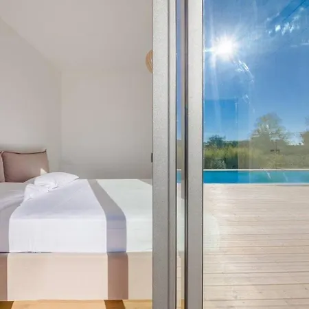 Villa de 4 chambres avec piscine privee jardin et wifi a Porto Vecchio a 6 km de la plage *